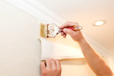 Pose de papier peint à Puessans — revêtements muraux et toiles de verre
